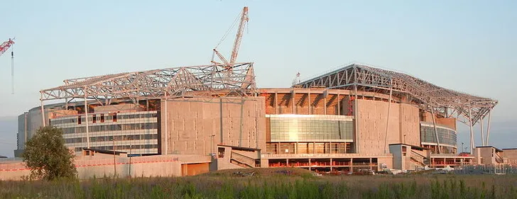 Một góc khác của sân Groupama Stadium khi đang trong quá trình xây dựng