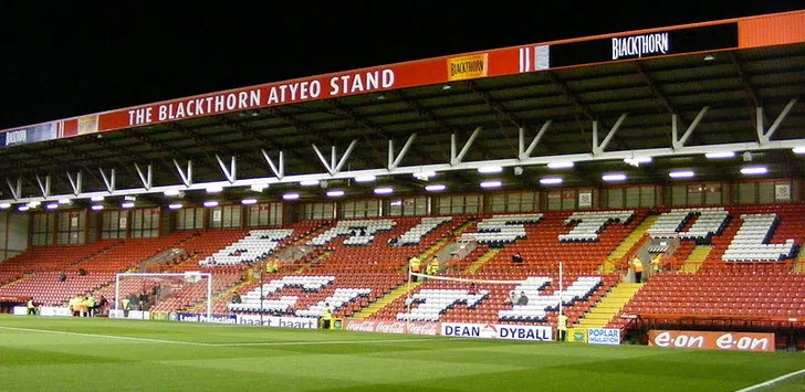 Một góc khán đài sân vận động Ashton Gate trong một ngày thi đấu