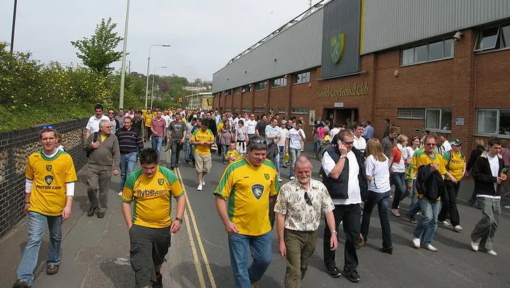 Người hâm mộ Norwich City háo hức tiến về sân Carrow Road ngày thi đấu