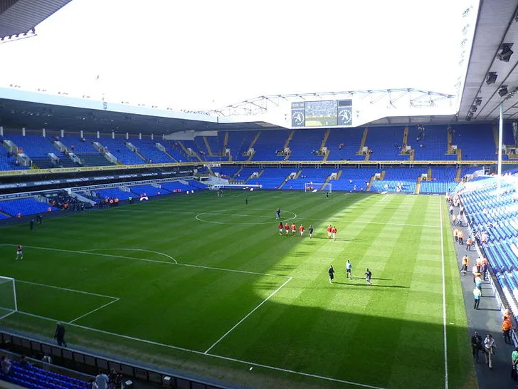 Nội thất bên trong sân vận động White Hart Lane, nơi diễn ra những trận cầu đỉnh cao.