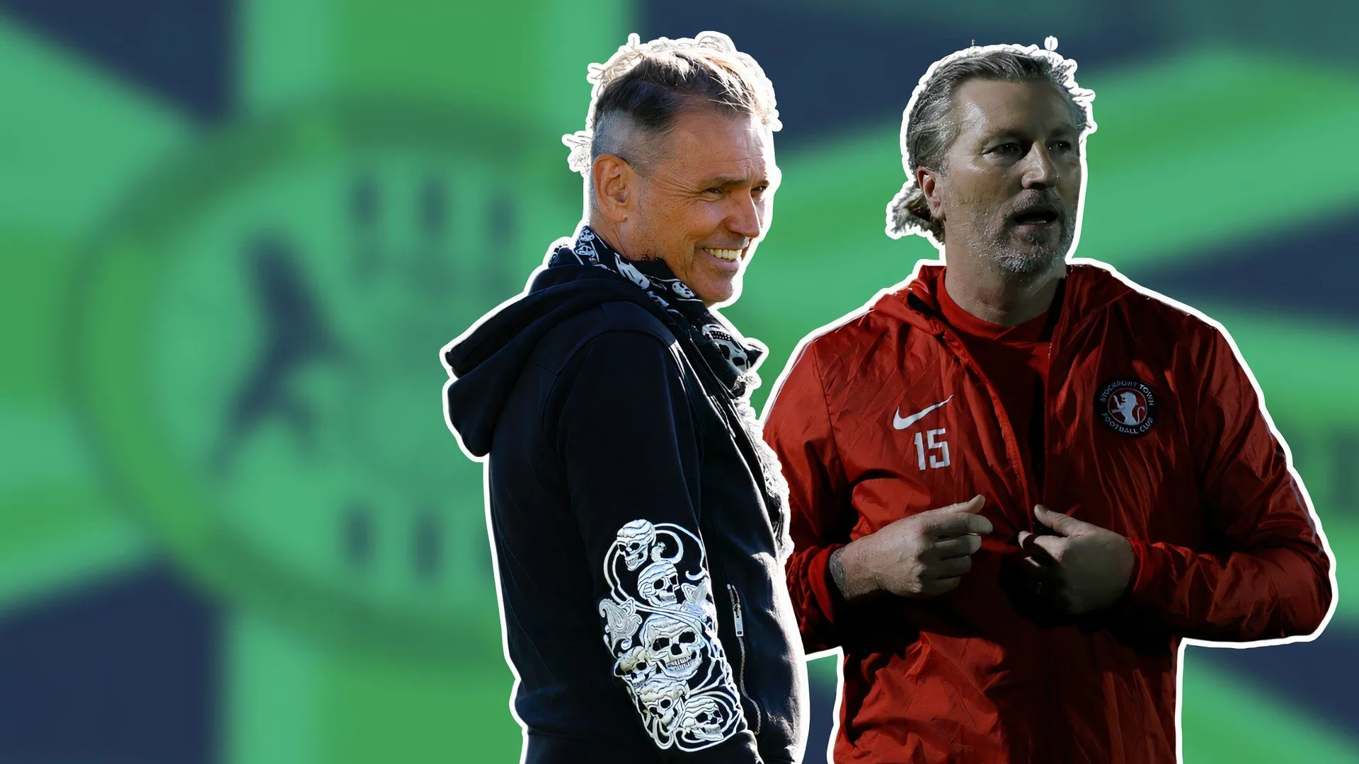 Robbie Savage ra mắt trên cương vị HLV trưởng Forest Green Rovers cùng chủ tịch Dale Vince