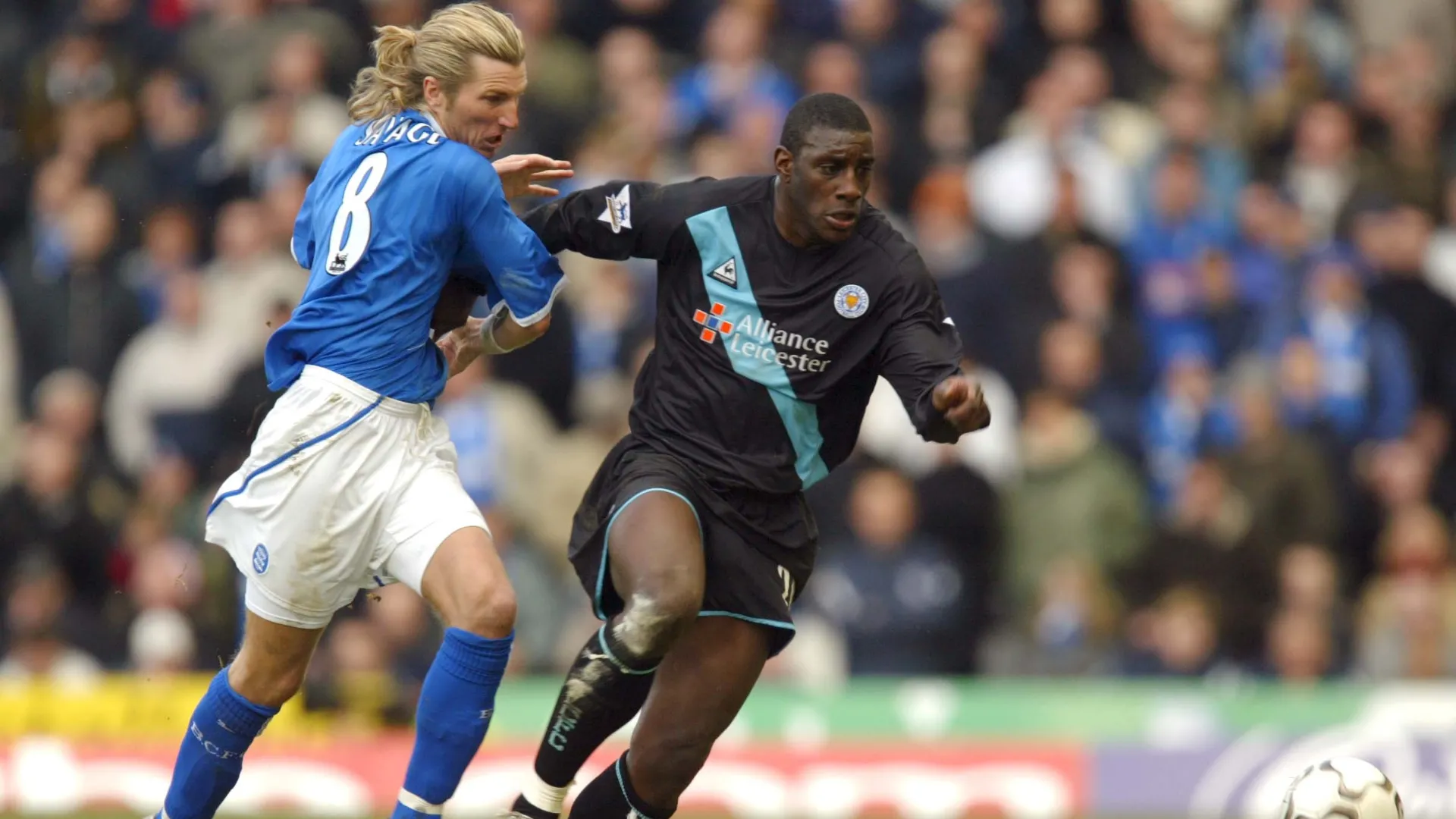 Robbie Savage thi đấu cho Leicester City trước khi chuyển đến Birmingham với giá kỷ lục