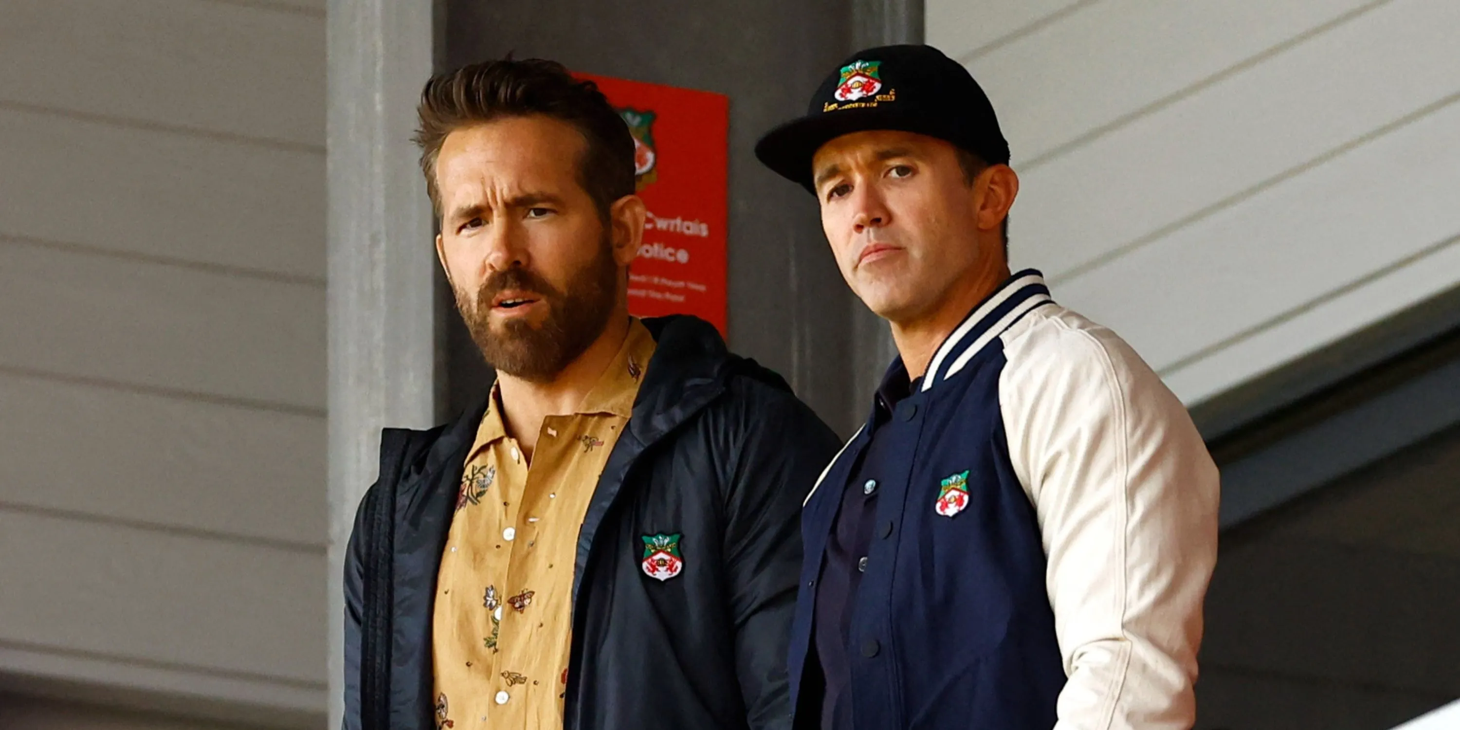 Ryan Reynolds và Rob McElhenney, cặp đôi đã biến Wrexham AFC thành hiện tượng bóng đá