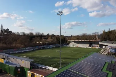 Sân Gallagher Stadium nhìn từ trên cao, biểu tượng của Maidstone United