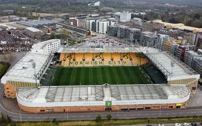 Sân vận động Carrow Road nhìn từ trên cao, biểu tượng của Norwich City