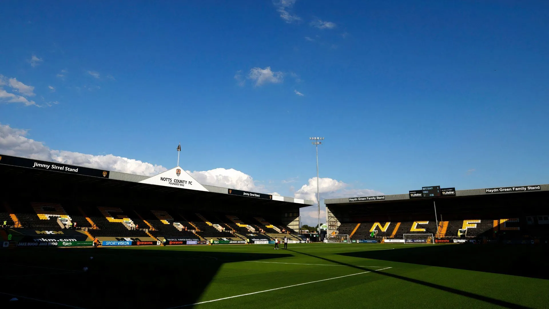Sân vận động Meadow Lane, sân nhà của câu lạc bộ Notts County.