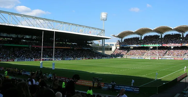 Sân vận động Stade de Gerland vào năm 2007, chứng nhân của nhiều trận cầu kinh điển