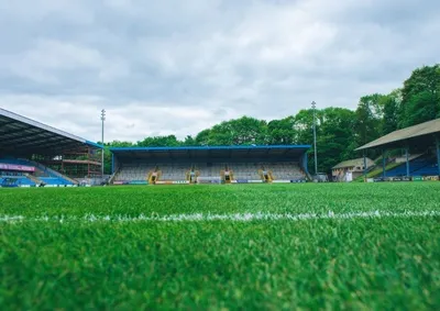 Sân vận động The Shay, sân nhà của FC Halifax Town, biểu tượng của bóng đá cộng đồng Anh