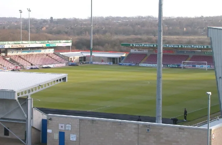 Sixfields Stadium rạng rỡ trước giờ bóng lăn, chờ đón những cảm xúc bất tận