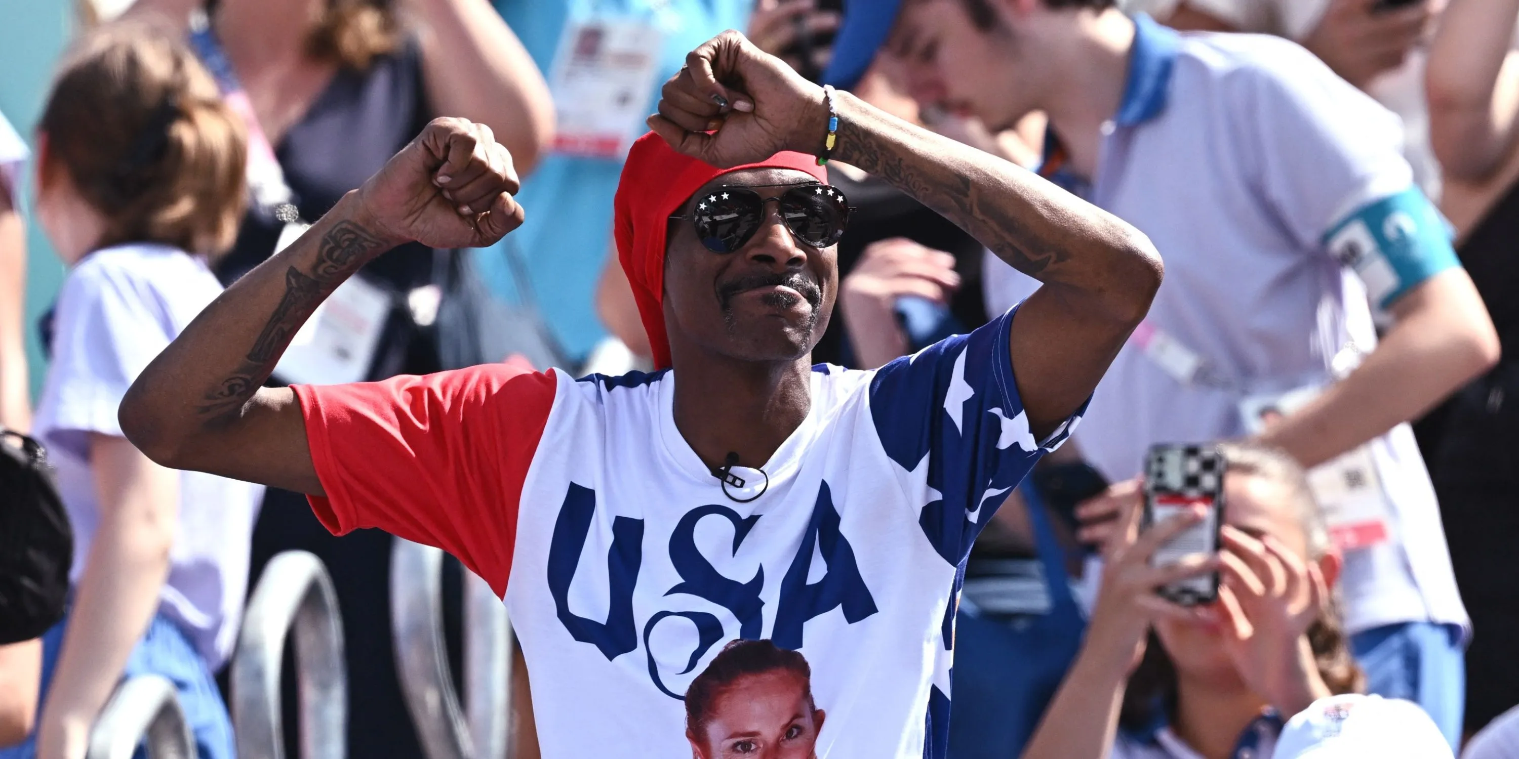 Snoop Dogg trong màu áo Swansea City, ngôi sao hip-hop mới tham gia điều hành câu lạc bộ bóng đá xứ Wales.