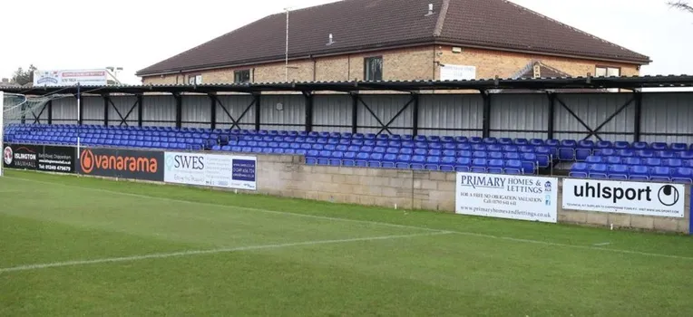 Sơ đồ bố trí chỗ ngồi tại sân vận động Hardenhuish Park của Chippenham Town