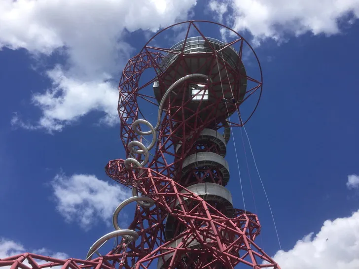 Tháp ArcelorMittal Orbit, công trình kiến trúc độc đáo trong khuôn viên Queen Elizabeth Olympic Park cạnh London Stadium