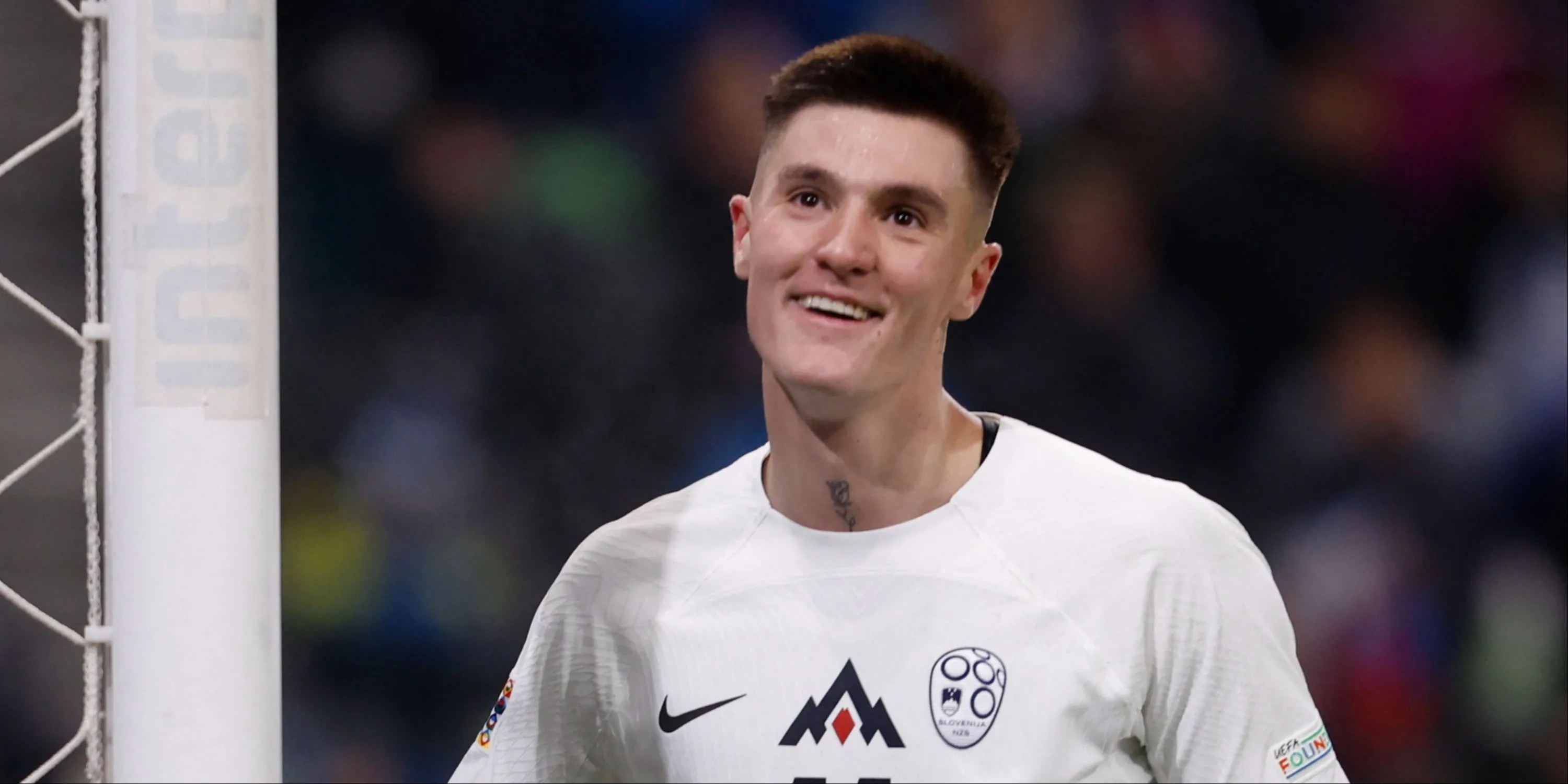 Tiền đạo Benjamin Sesko trong màu áo đội tuyển Slovenia