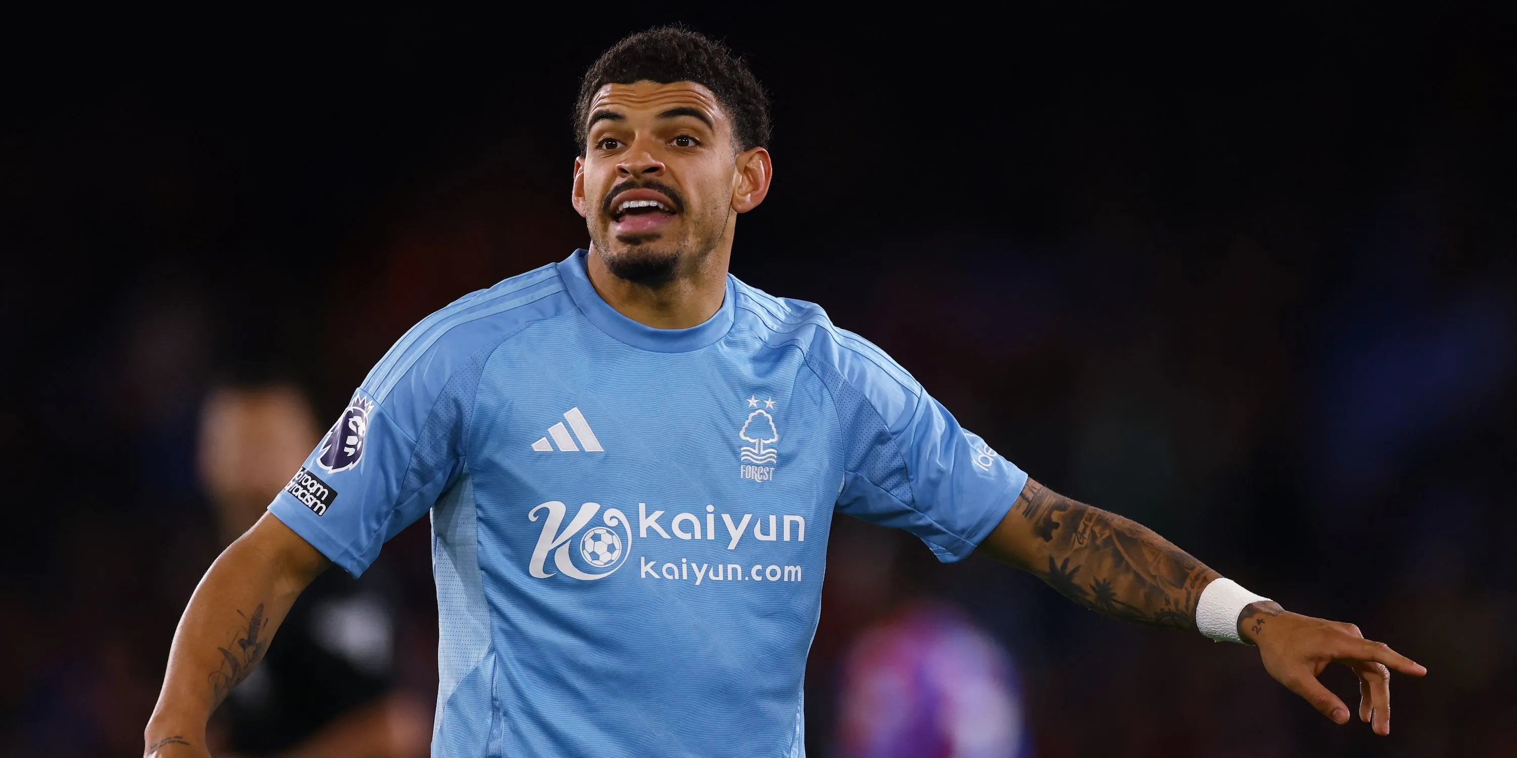 Tiền vệ tấn công Morgan Gibbs-White của Nottingham Forest trên sân cỏ Premier League
