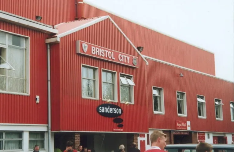 Tòa nhà chính của sân vận động Ashton Gate, kiến trúc ấn tượng của Bristol