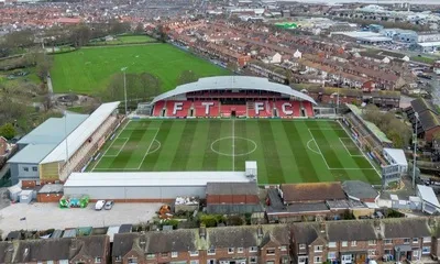Toàn cảnh Highbury Stadium từ trên cao, sân nhà của Fleetwood Town FC