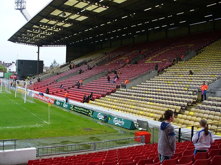 Toàn cảnh khán đài Rookery tại sân Vicarage Road, trái tim của cổ động viên Watford