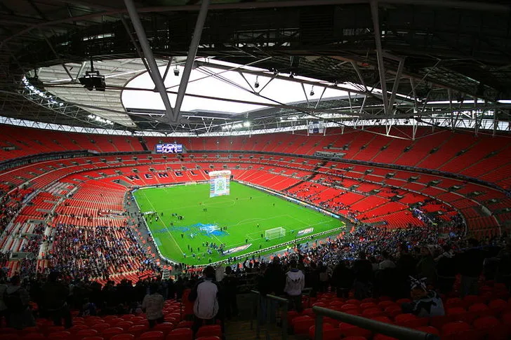 Toàn cảnh nội thất Sân vận động Wembley rực rỡ trong ngày thi đấu lớn
