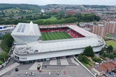 Toàn cảnh sân vận động Ashton Gate từ trên cao, sân nhà của Bristol City