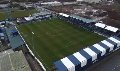 Toàn cảnh sân vận động Holker Street, ngôi nhà lịch sử của Barrow AFC