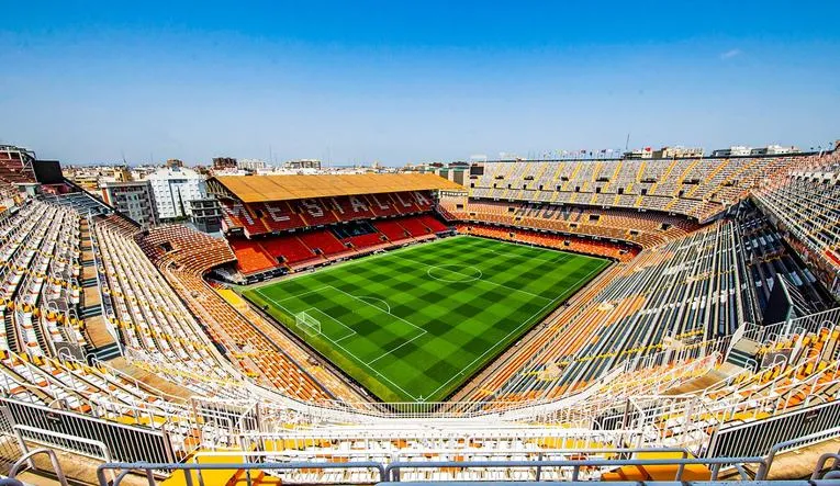Toàn cảnh sân vận động Mestalla với kiến trúc độc đáo, nơi chứng kiến bao khoảnh khắc lịch sử bóng đá