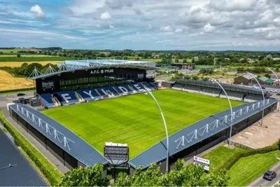 Toàn cảnh sân vận động Mill Farm, trái tim của AFC Fylde, với kiến trúc hiện đại