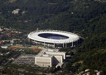 Toàn cảnh sân vận động Stadio Olimpico nhìn từ trên cao, biểu tượng của bóng đá Rome.