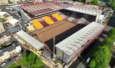 Toàn cảnh sân vận động Valley Parade nhìn từ trên cao, ngôi nhà của Bradford City FC