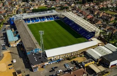 Toàn cảnh sân vận động Weston Homes nhìn từ trên cao, biểu tượng của Peterborough United.