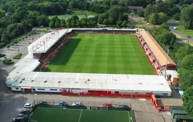 Tổng quan sân vận động Broadfield nhìn từ trên cao, tổ ấm của Crawley Town FC