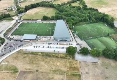 Tổng quan sân vận động Hayes Lane của Bromley FC nhìn từ trên cao