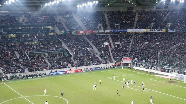 Trận đấu giữa Borussia Mönchengladbach và Eintracht Frankfurt tại Borussia-Park