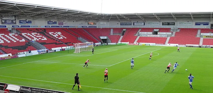Trận đấu giữa Doncaster Rovers Belles LFC và Birmingham City LFC tại sân Eco-Power Stadium, minh chứng cho tính đa năng của sân.