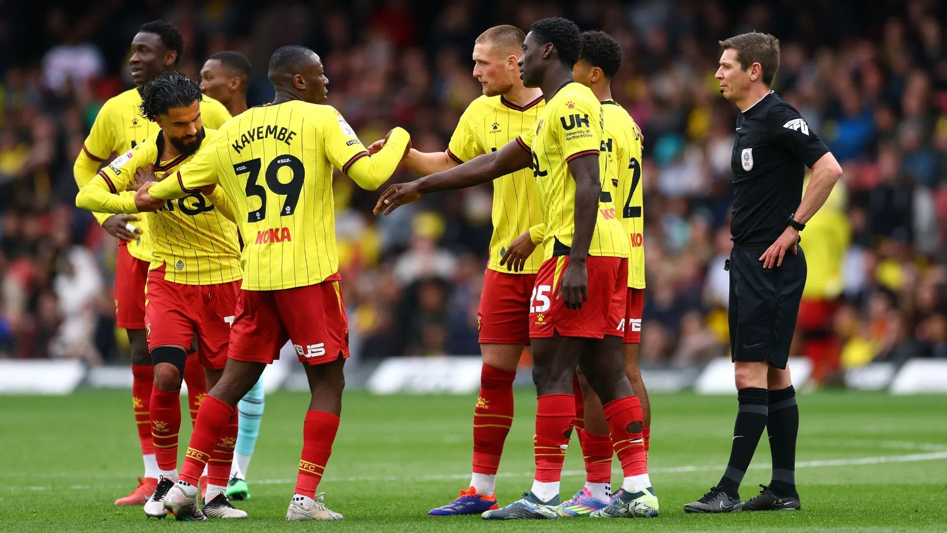 Trọng tài EFL Matt Donohue tại trận Watford