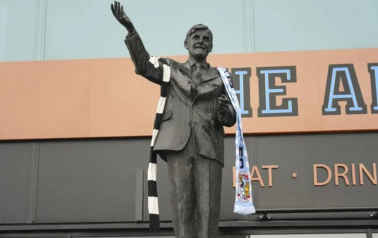 Tượng đài Jimmy Hill tại Sân vận động Coventry Arena