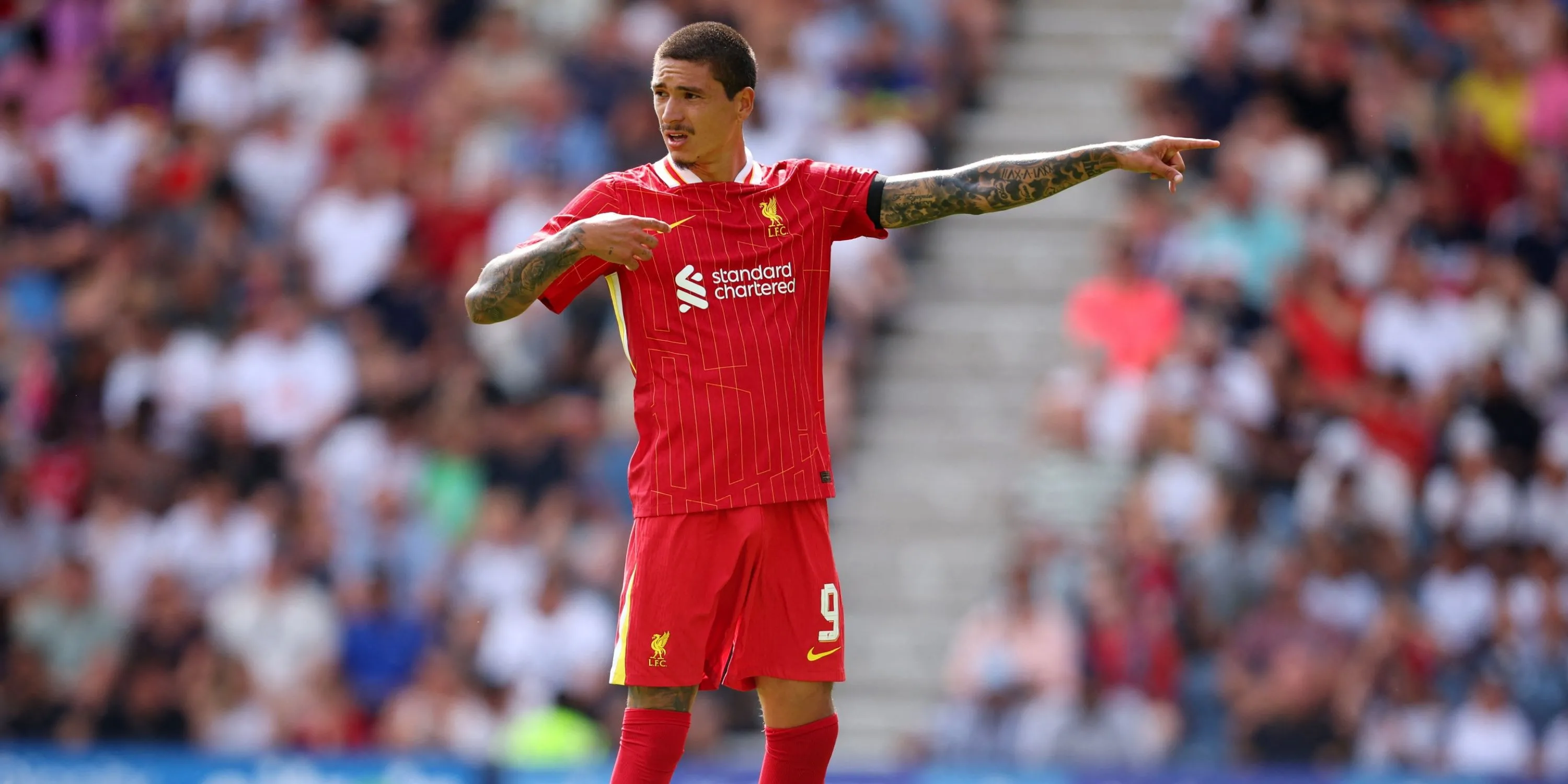 Darwin Nunez trong màu áo Liverpool, gợi nhớ phong cách thi đấu thất thường