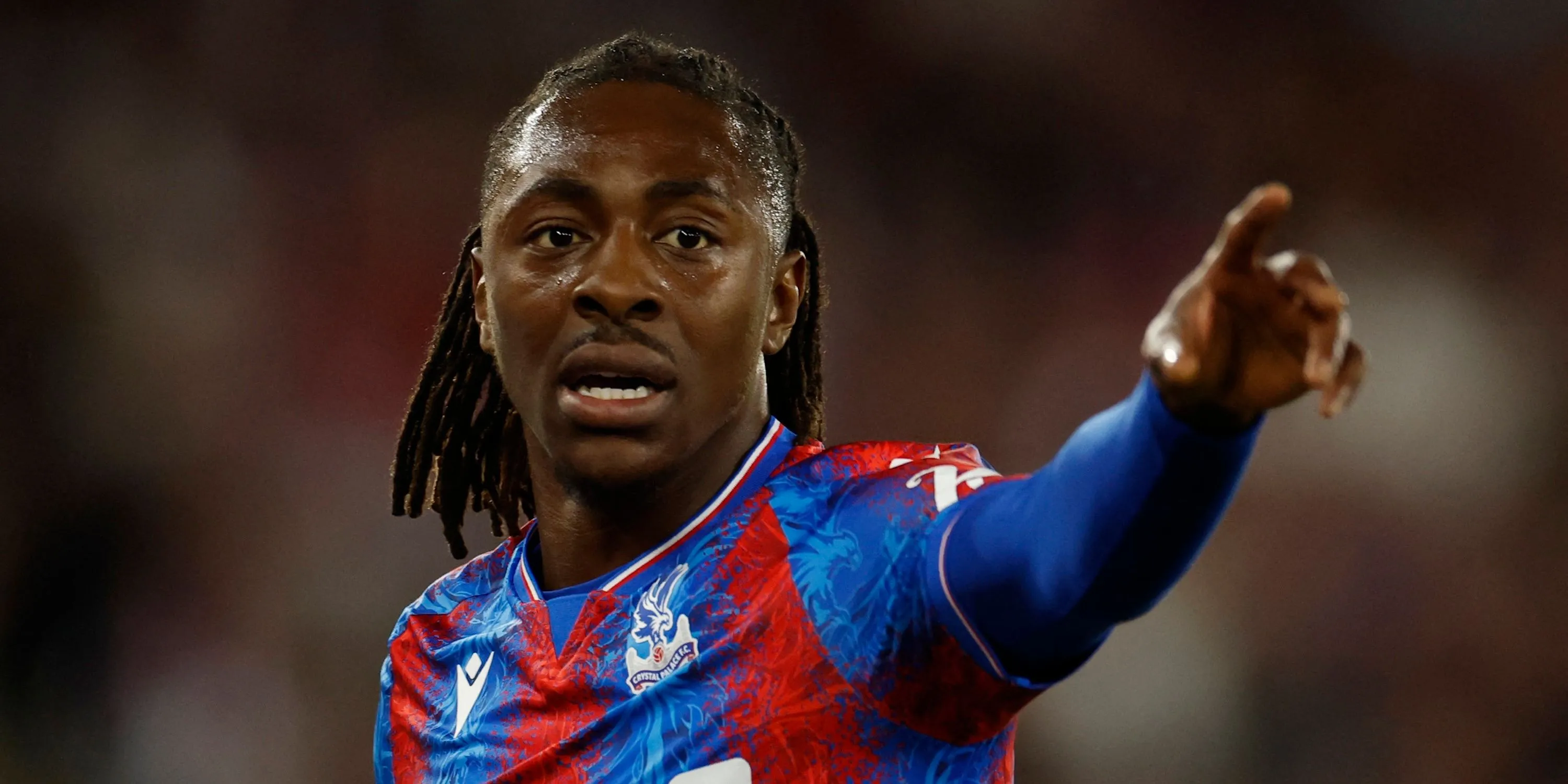 Eberechi Eze trong màu áo Crystal Palace đang thi đấu