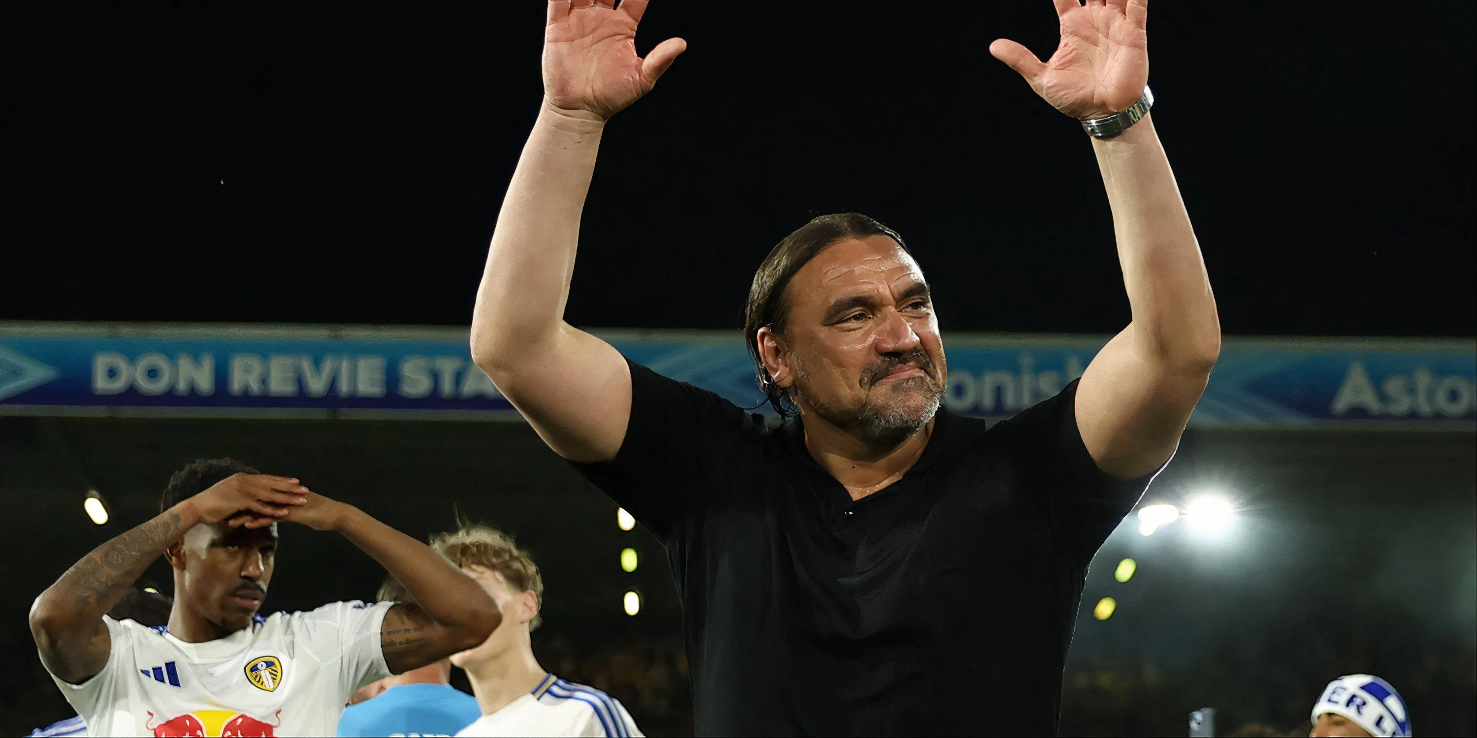HLV Daniel Farke của Leeds United đang đối mặt với bài toán nâng cấp hàng công trước thềm Premier League.