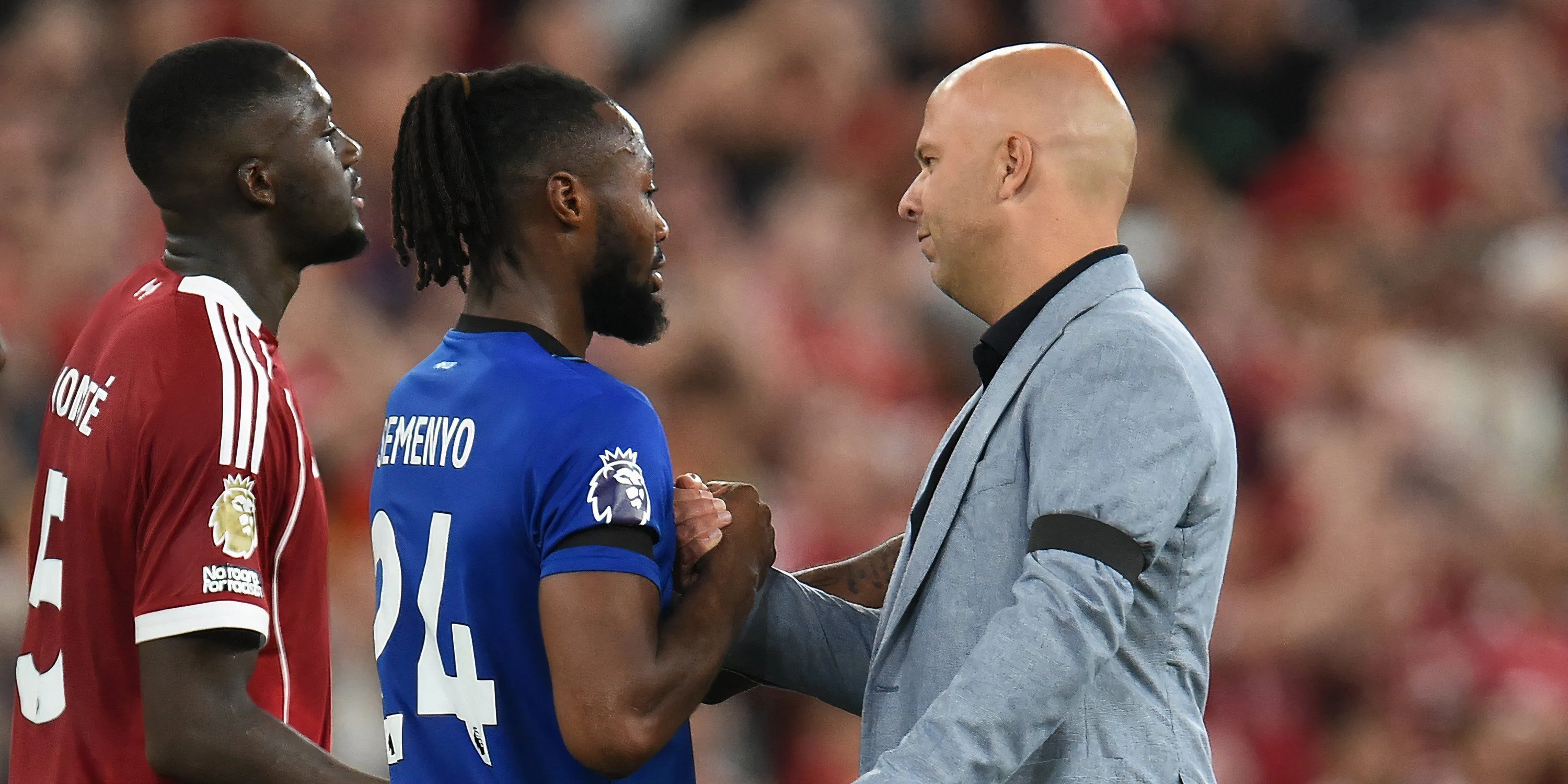 Ibrahima Konate đối đầu với Antoine Semenyo trên sân Anfield trong trận đấu kịch tính của Liverpool