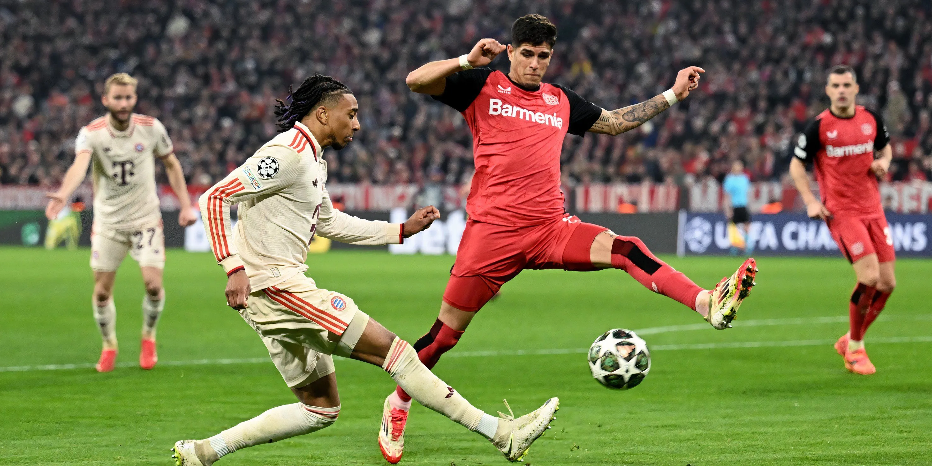 Piero Hincapié thi đấu cho Bayer Leverkusen, được Chelsea quan tâm