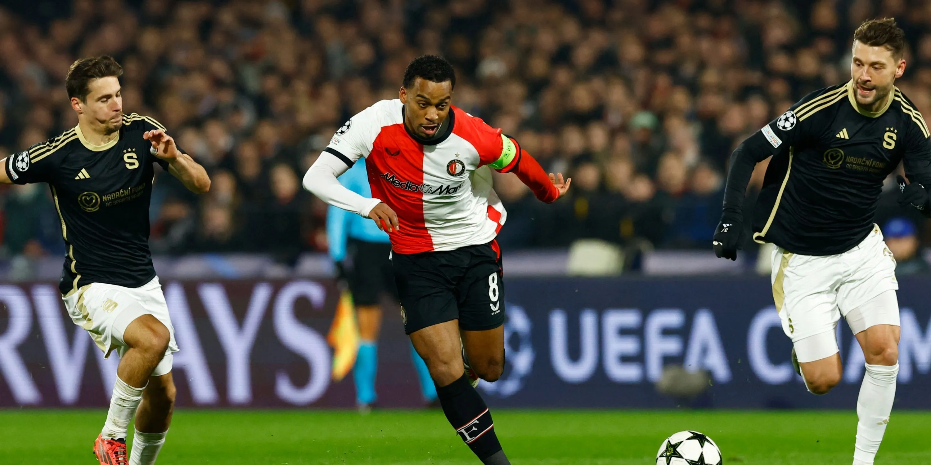 Quinten Timber thi đấu trong màu áo Feyenoord tại giải VĐQG Hà Lan Eredivisie