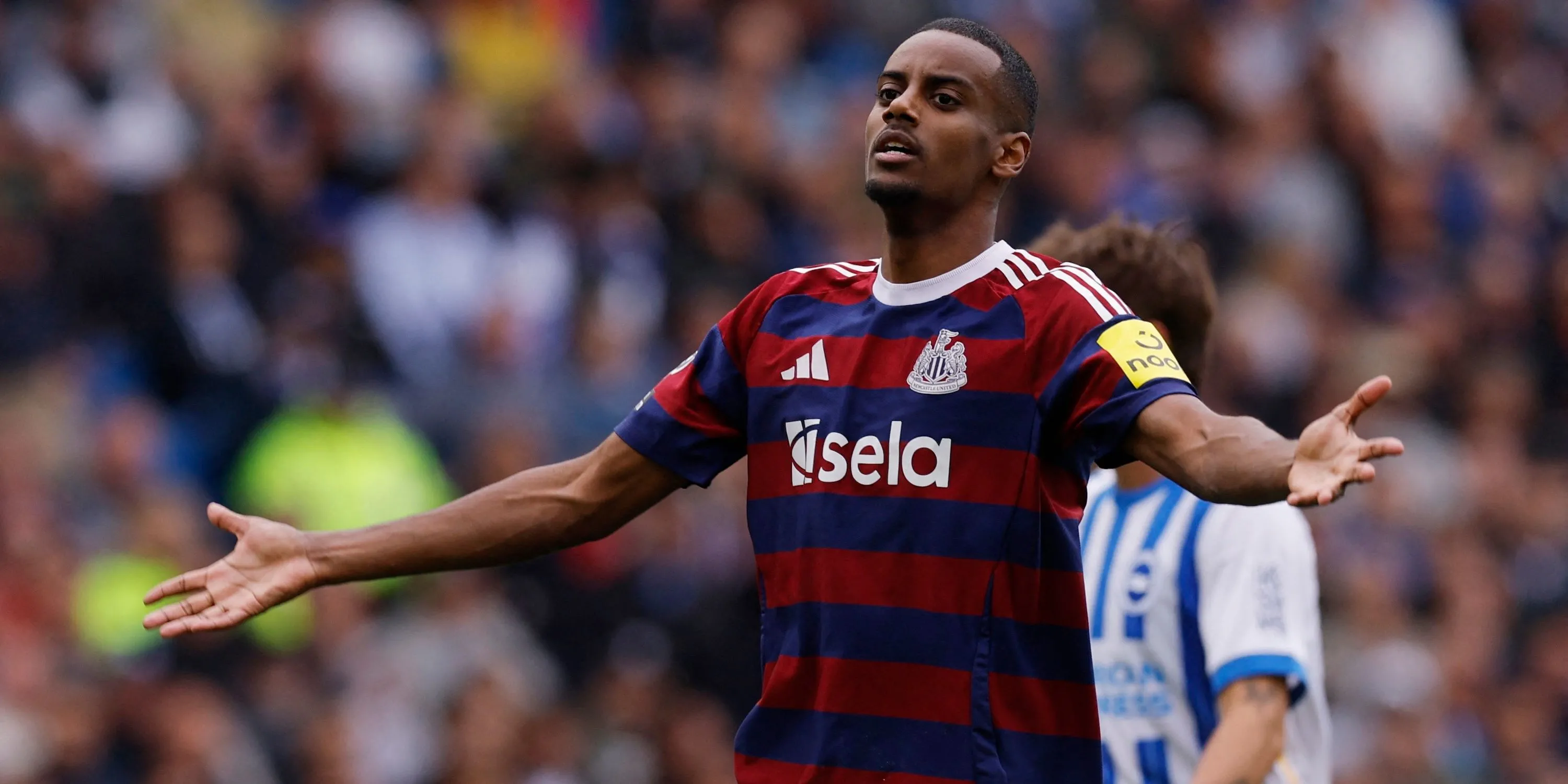 Tiền đạo Alexander Isak ăn mừng bàn thắng, tương lai bất định tại Newcastle United