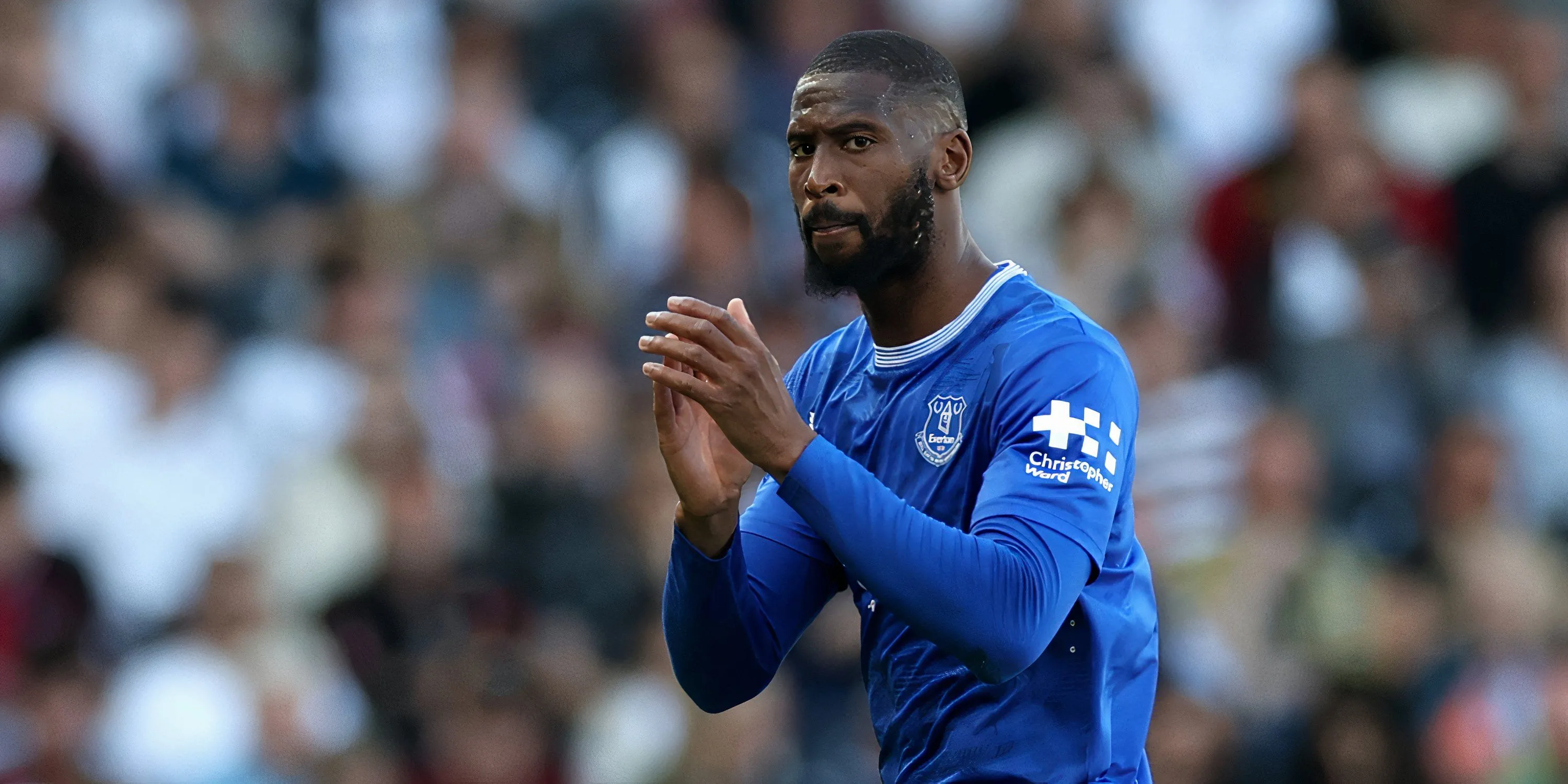Tiền đạo Beto trong màu áo Everton, người đang được Leeds United theo đuổi.