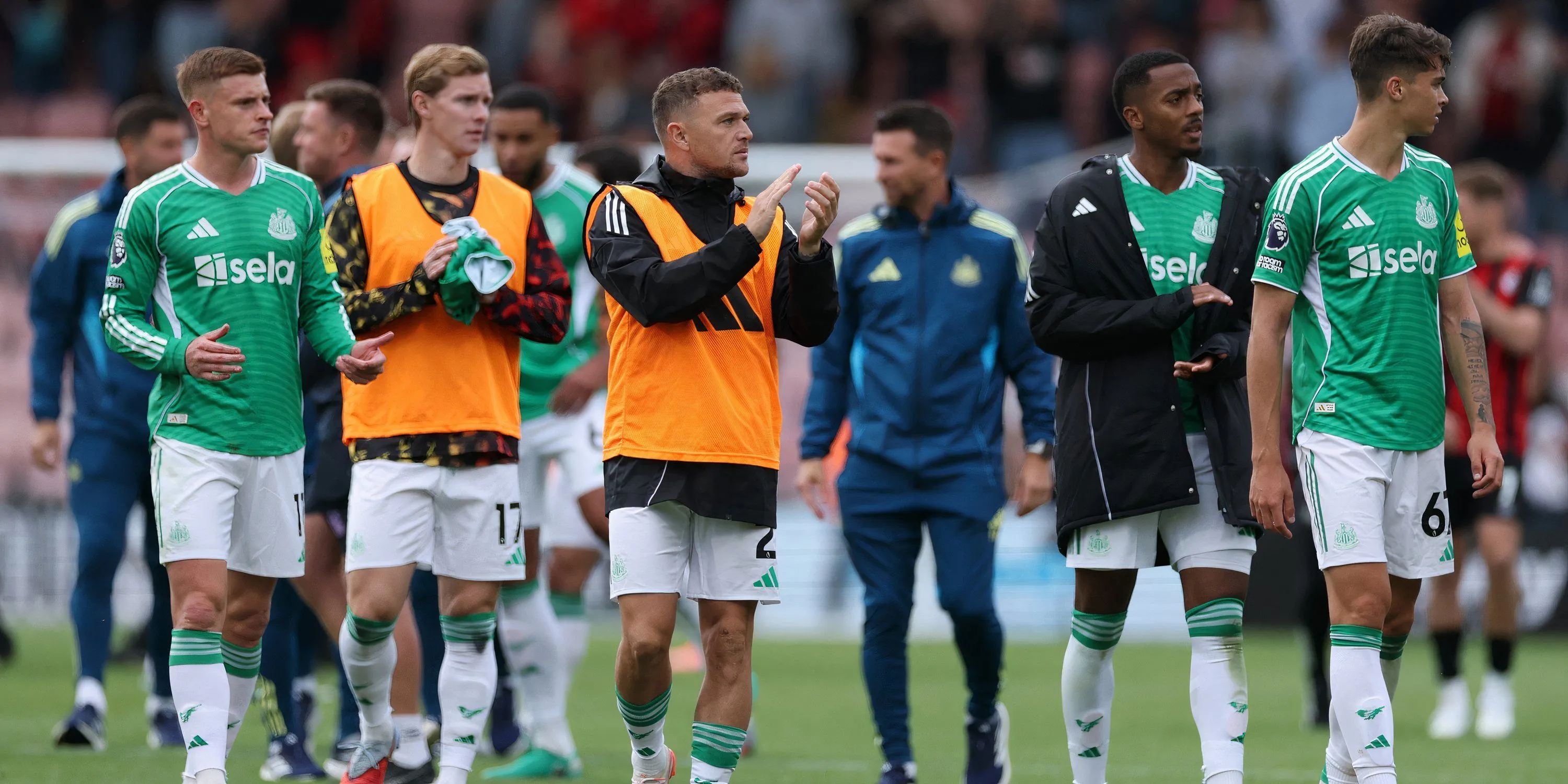Cầu thủ Newcastle United đối đầu với đối thủ trong trận hòa không bàn thắng với Bournemouth