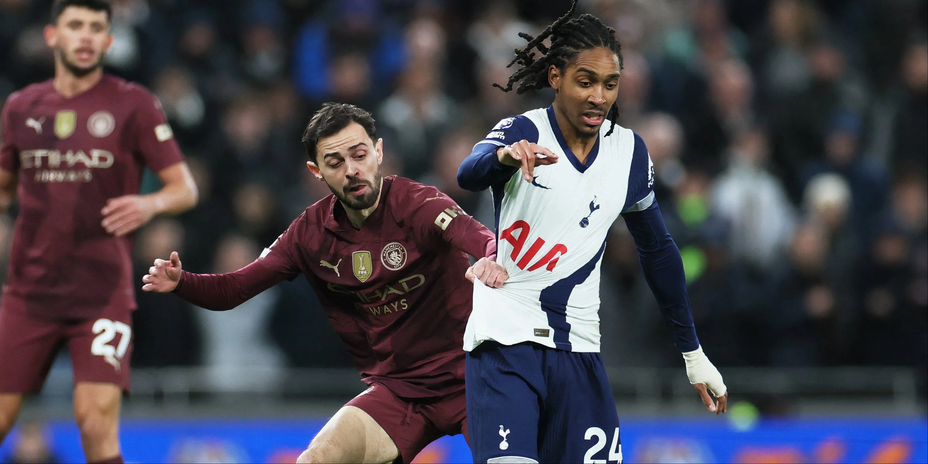Djed Spence rạng rỡ trong màu áo Tottenham Hotspur sau những nỗ lực không ngừng