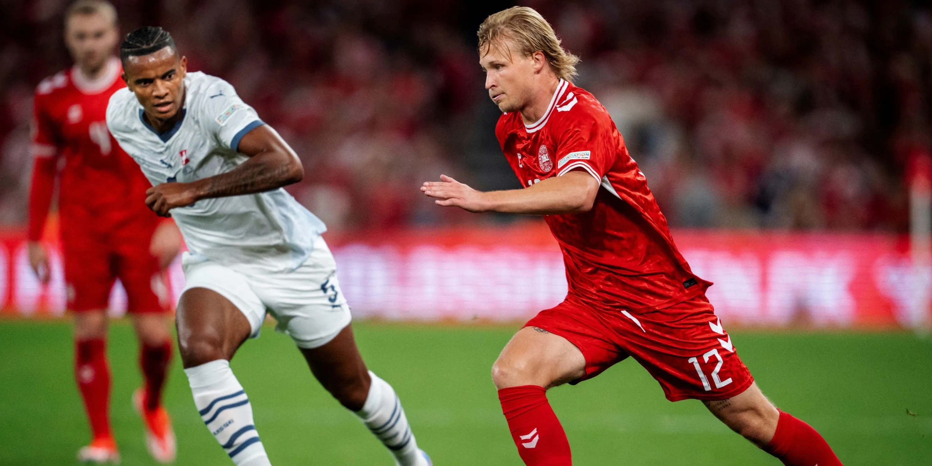 Kasper Dolberg khoác áo đội tuyển Đan Mạch