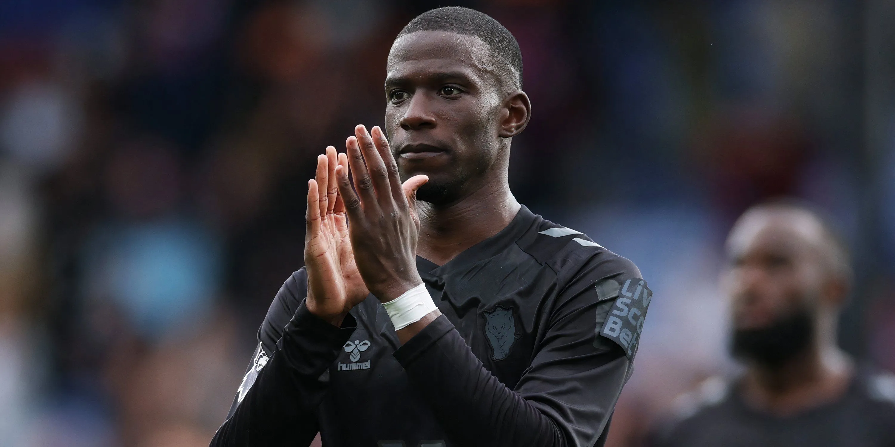 Nordi Mukiele tỏa sáng nơi hàng thủ Sunderland