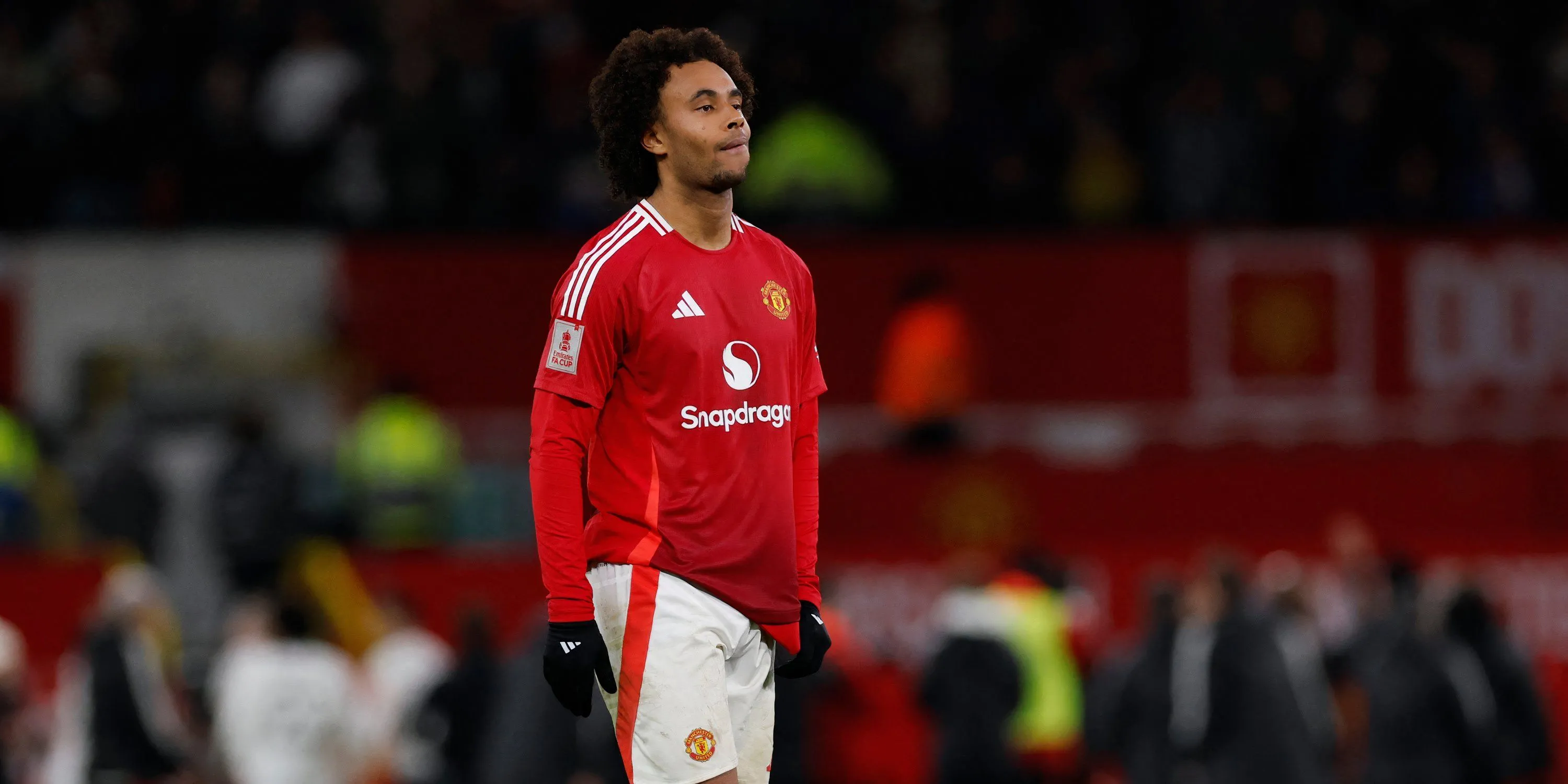 Tiền đạo Joshua Zirkzee trong màu áo Manchester United, đối mặt với áp lực lớn sau vụ chuyển nhượng 36.5 triệu bảng.