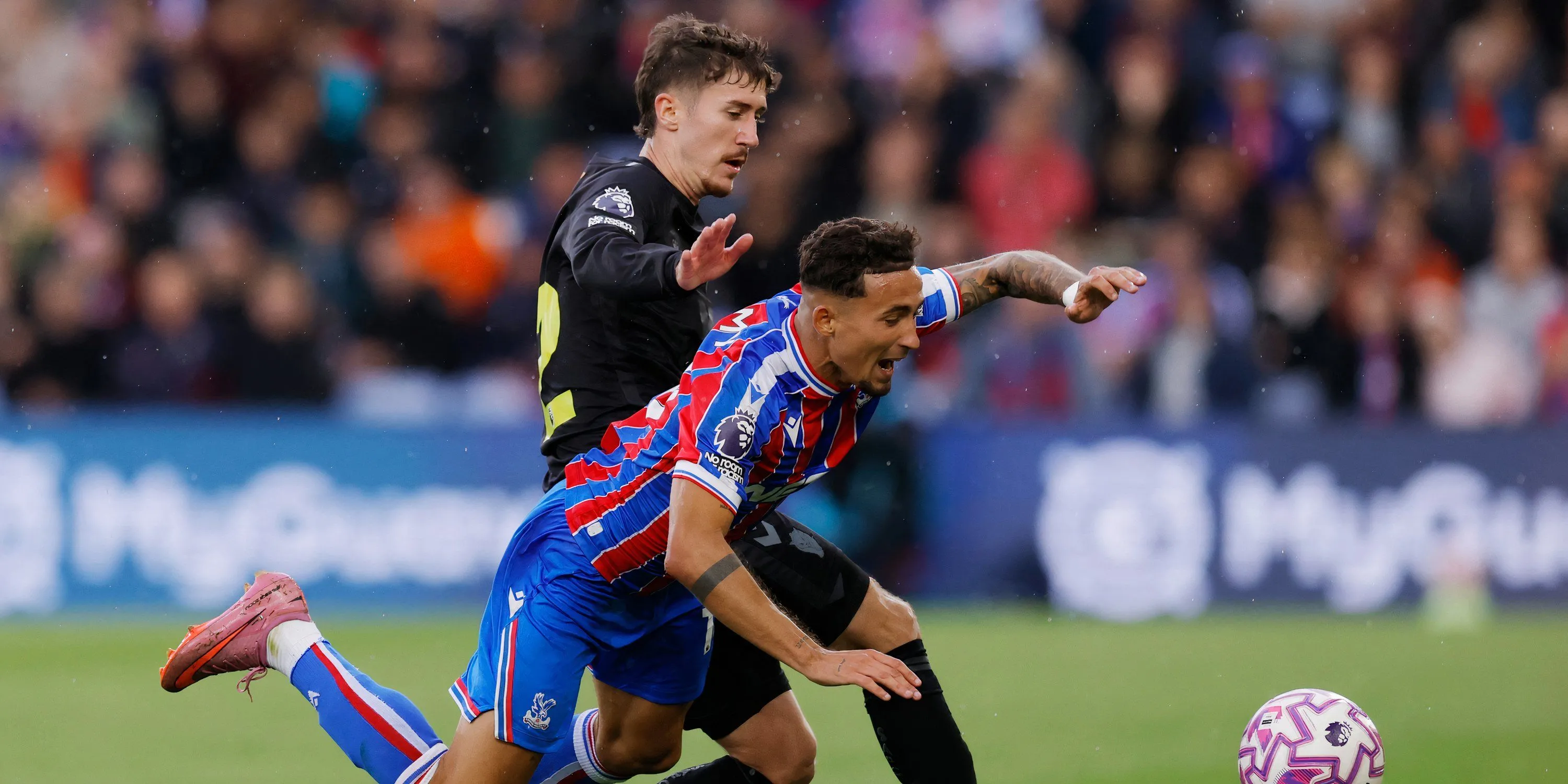 Trai Hume, hậu vệ cánh tài năng của Sunderland
