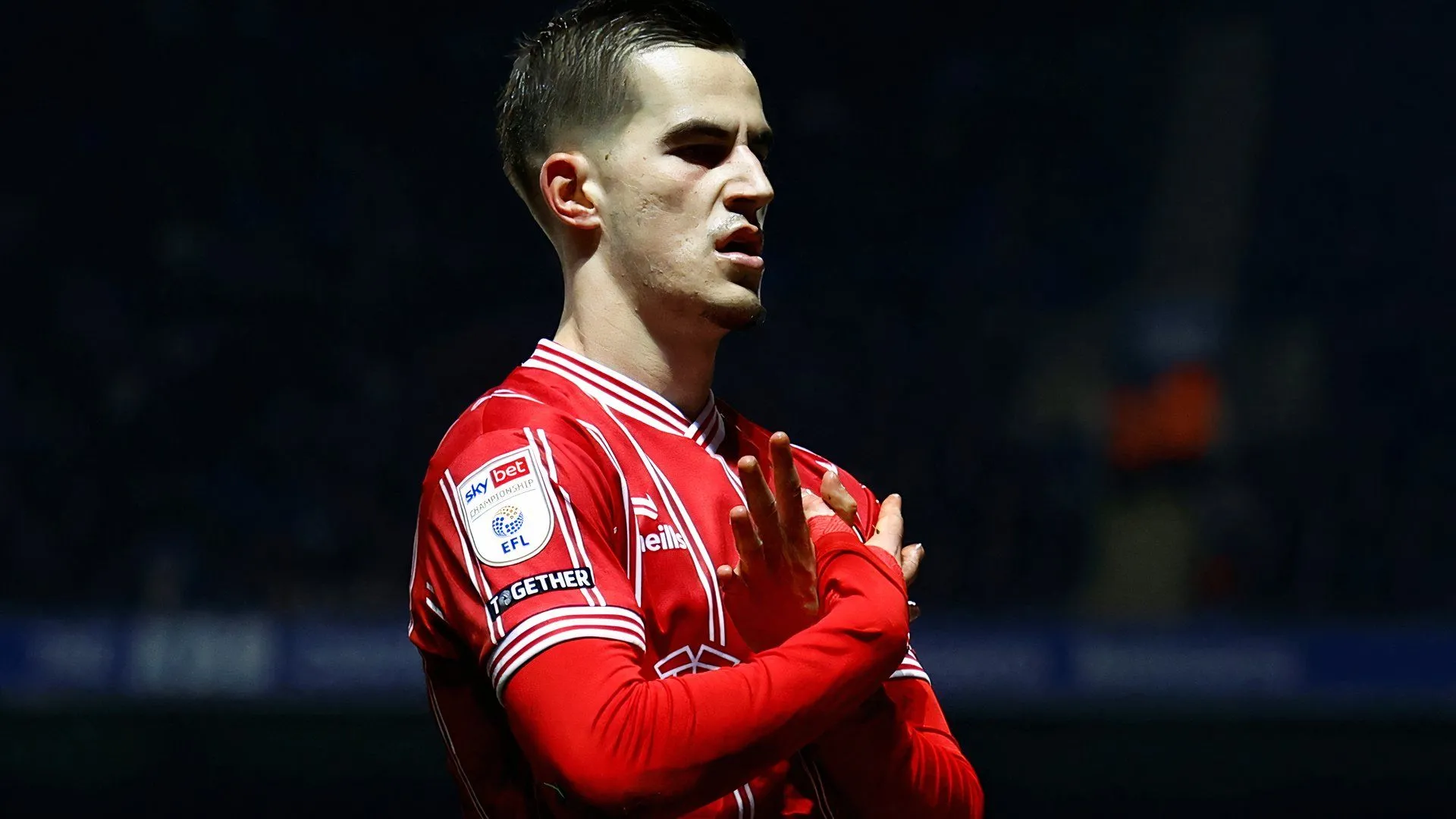 Anis Mehmeti ăn mừng bàn thắng, một nhân tố sáng tạo quan trọng của Bristol City ở Championship mùa này